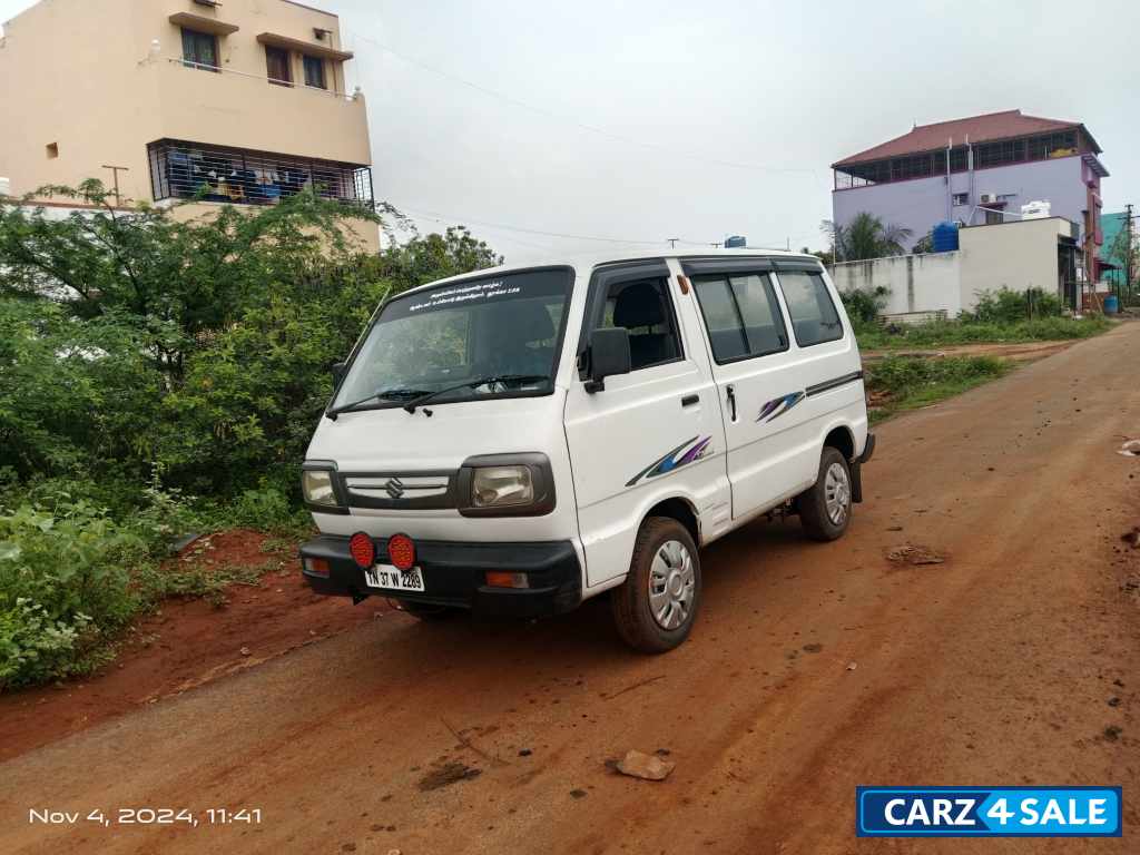 White Maruti Suzuki Omni 5 seater