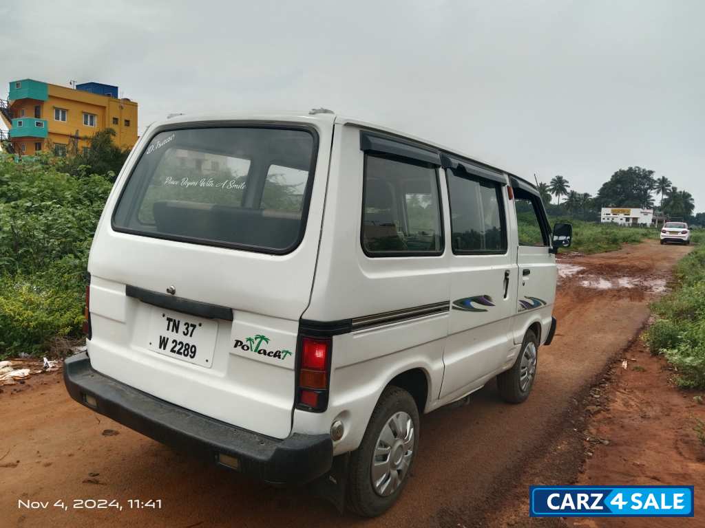 White Maruti Suzuki Omni 5 seater