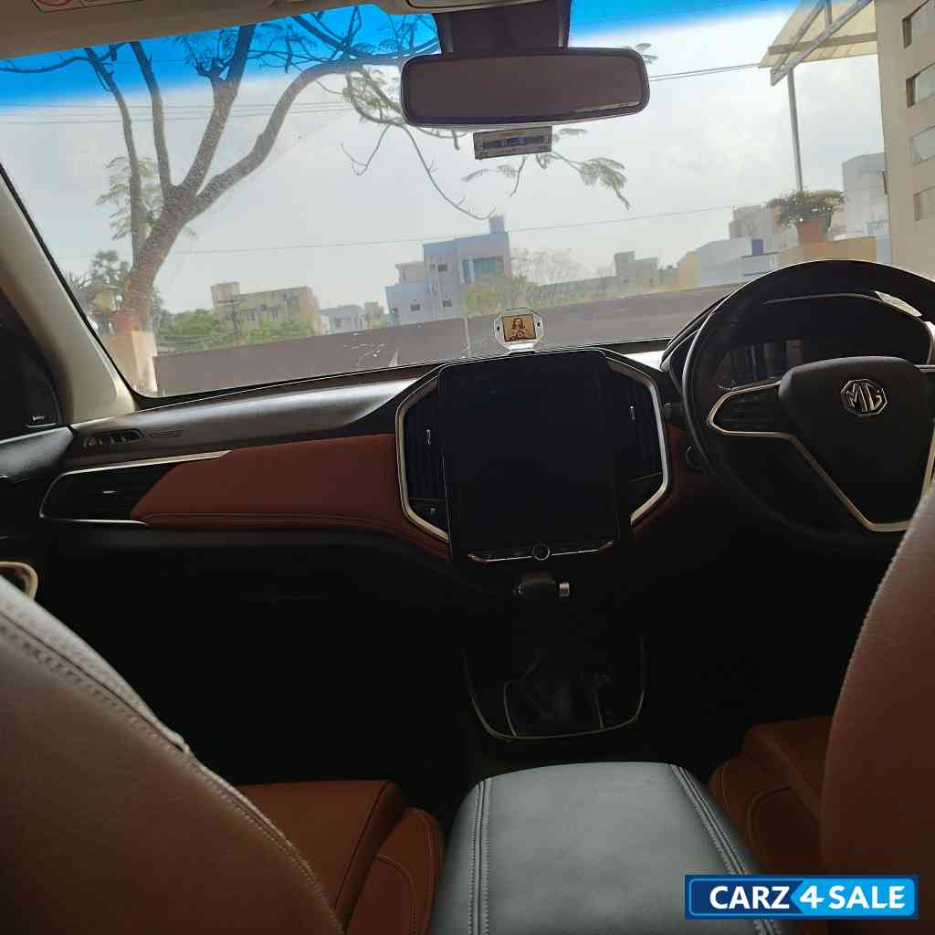 MG Hector Plus 1.5 CVT Sharp BS VI