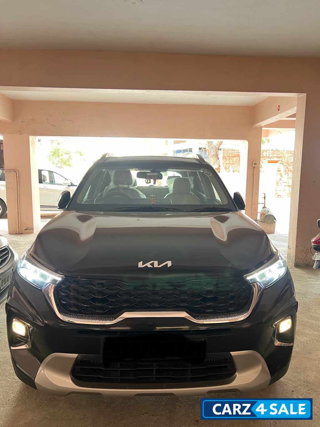 Black Kia Sonet Htx