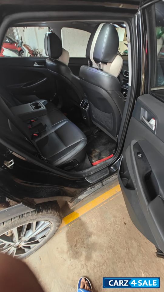 Hyundai Tucson GLS 2WD AT PETROL