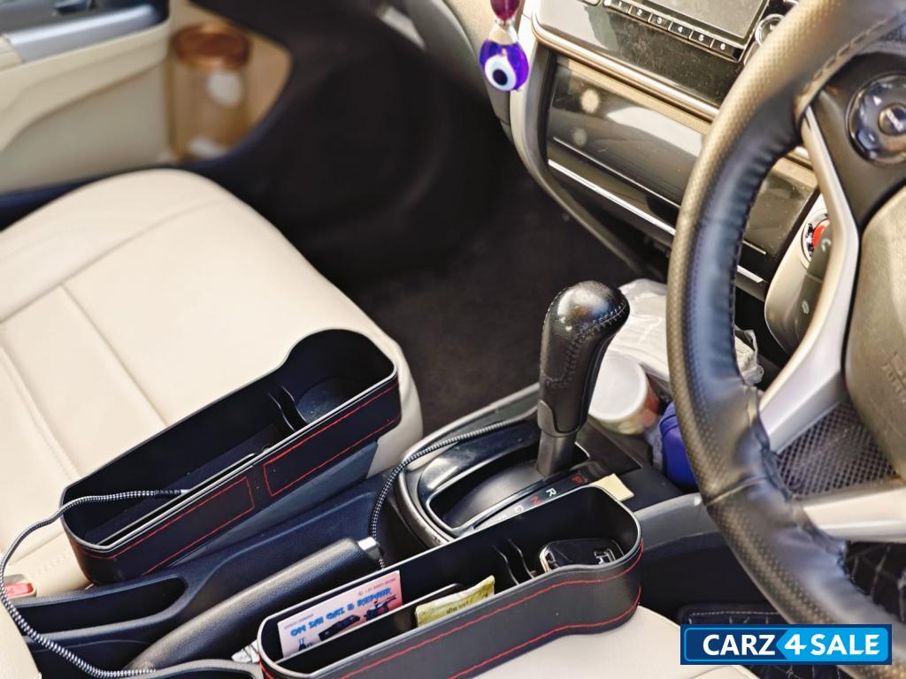 Silver Grey Honda City SVCVT - AT with Sunroof