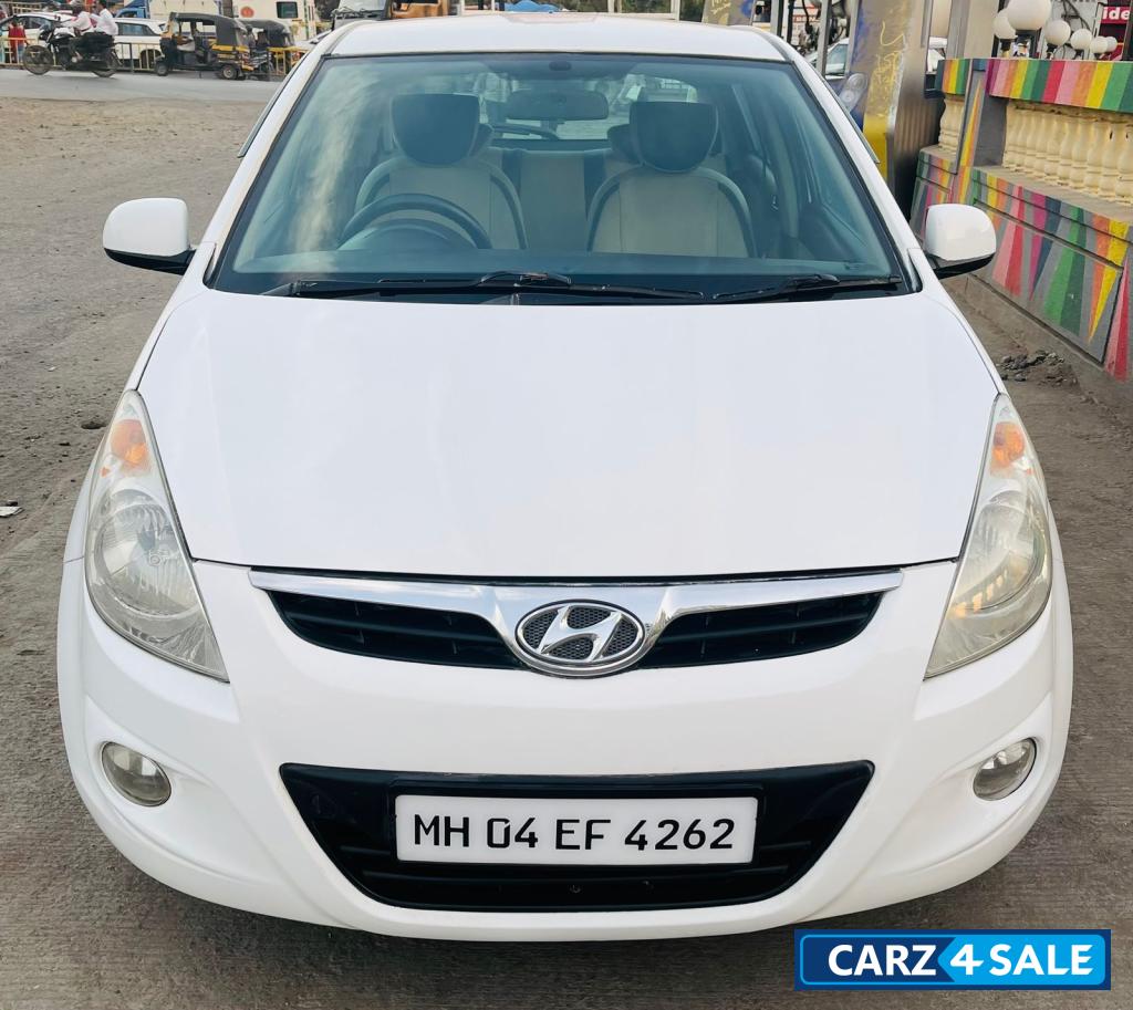C White Hyundai i20 1.2L Asta