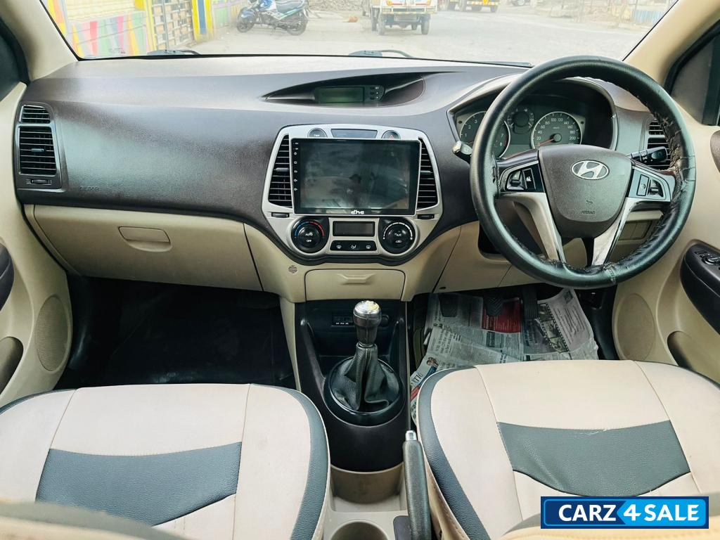 C White Hyundai i20 1.2L Asta