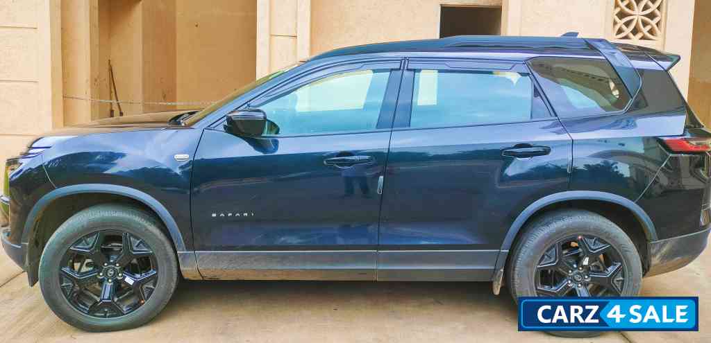 Black Dark Mode Tata Safari Accomplished plus dark edition manual 7 str