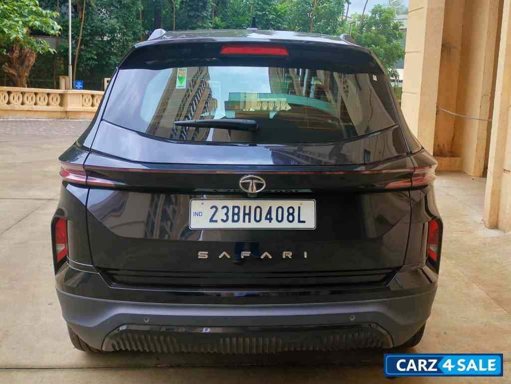 Black Dark Mode Tata Safari Accomplished plus dark edition manual 7 str