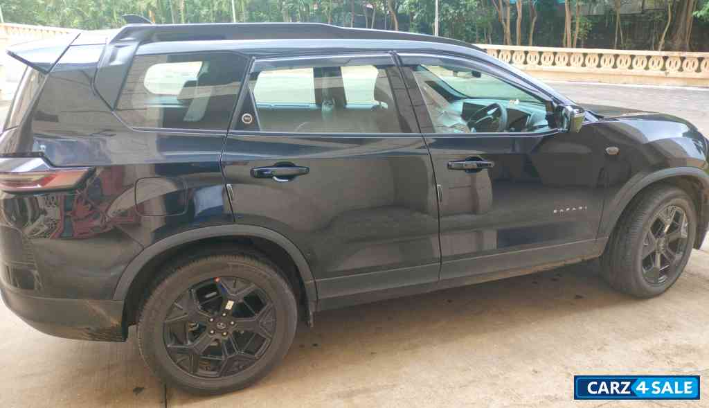 Black Dark Mode Tata Safari Accomplished plus dark edition manual 7 str