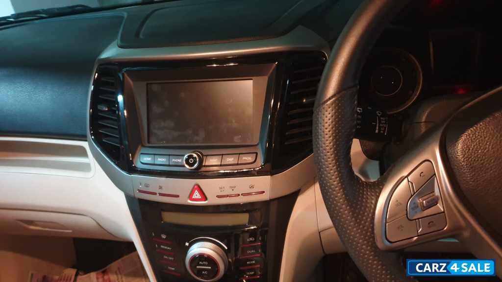 Mahindra XUV300 w8 option