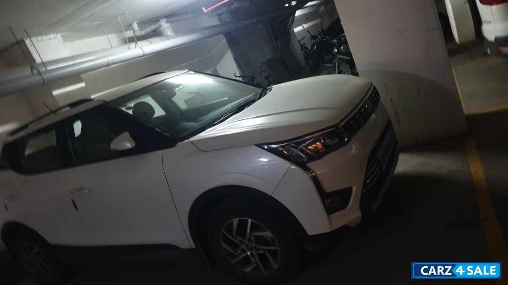 Mahindra XUV300 w8 option