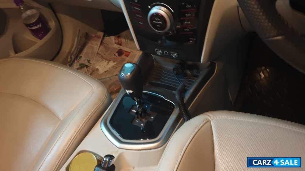 Mahindra XUV300 w8 option