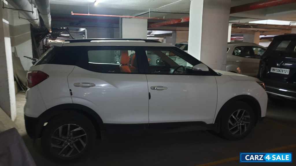 Mahindra XUV300 w8 option