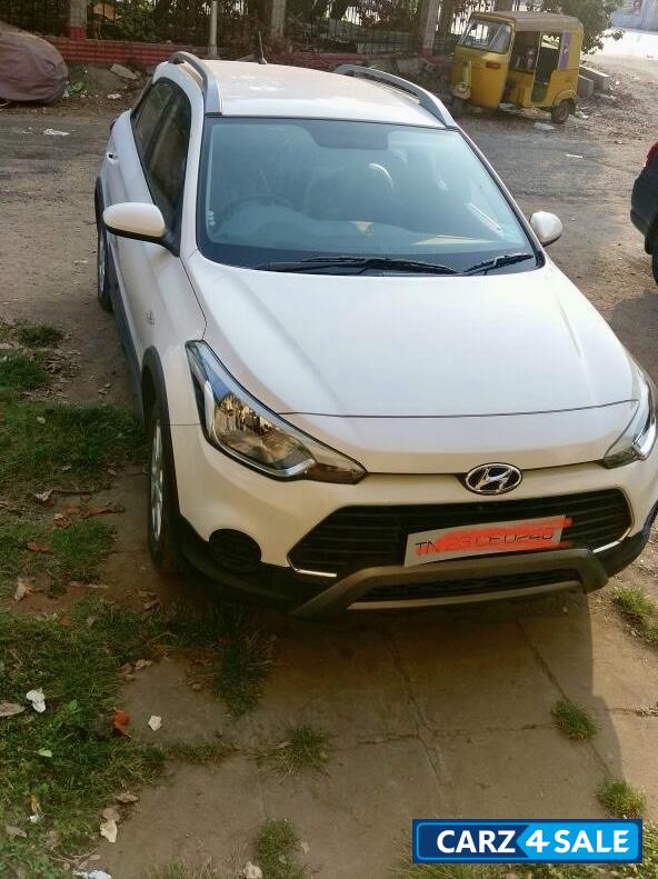 Pearl White Hyundai  I 20 Active