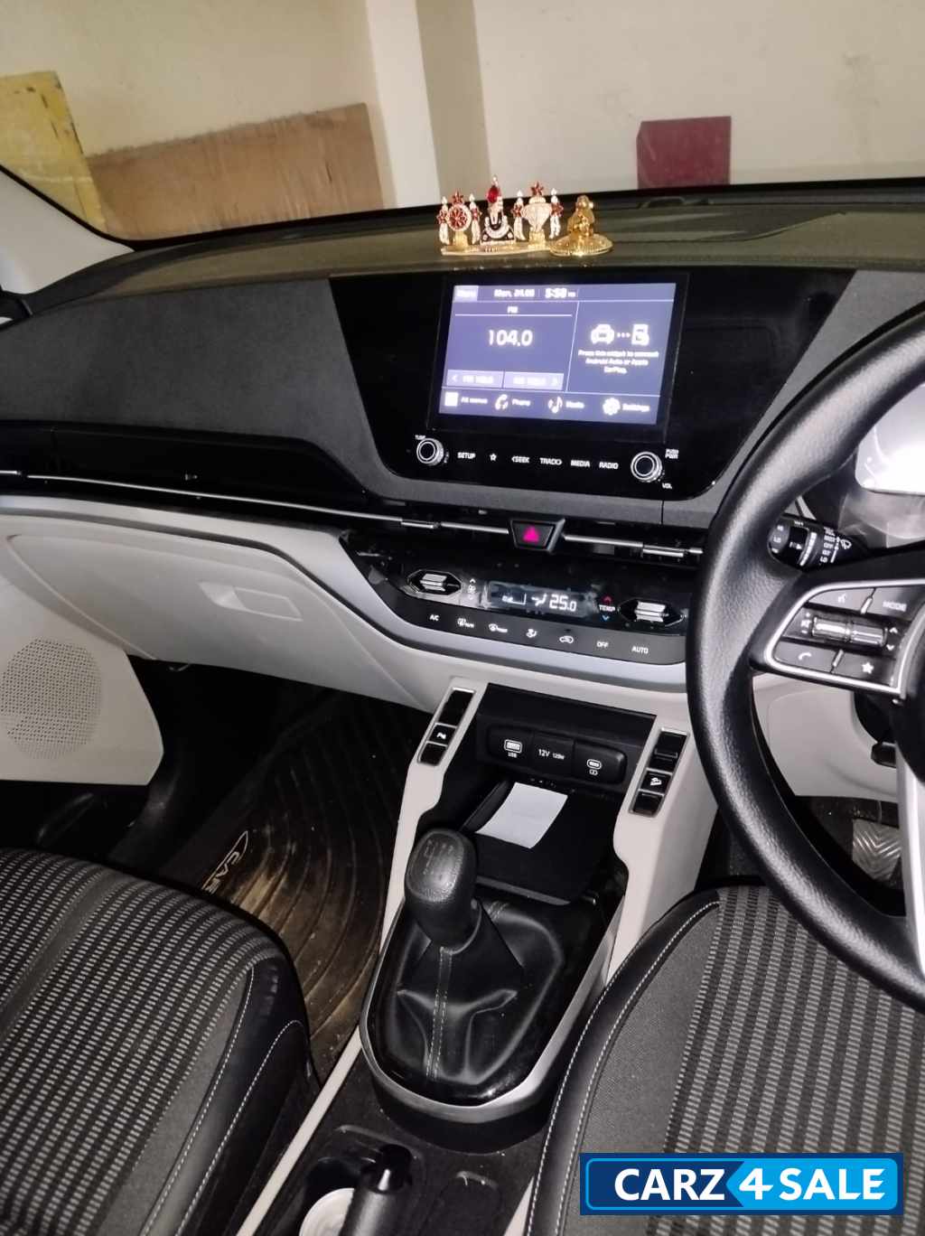 Kia Carens Prestige plus