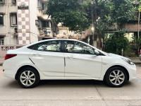 White Hyundai Verna sx