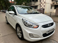 White Hyundai Verna sx
