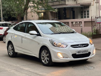White Hyundai Verna sx