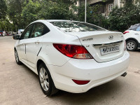 White Hyundai Verna sx