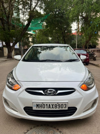 White Hyundai Verna sx