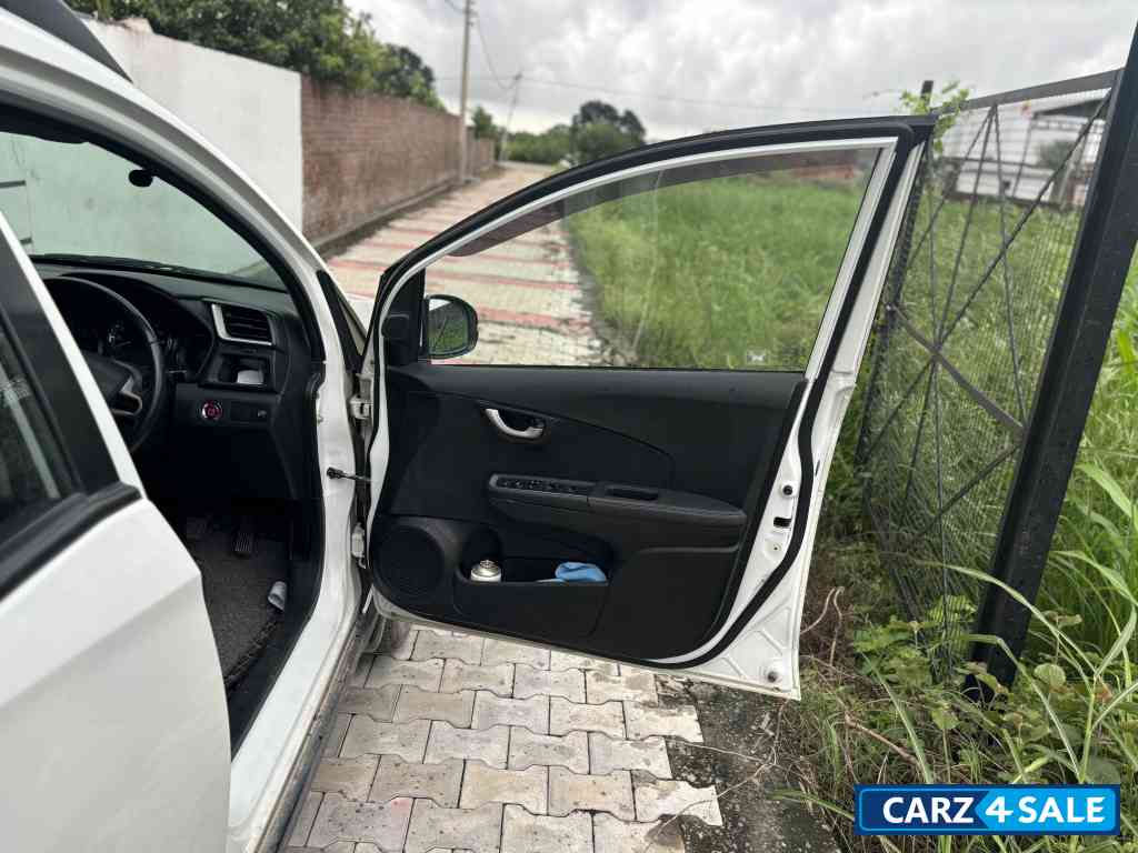 White Orchid Honda BR-V VX