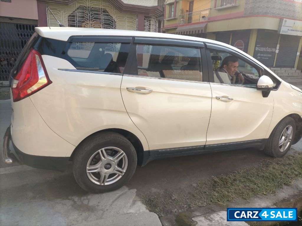 Mahindra Marazzo M6 8seater