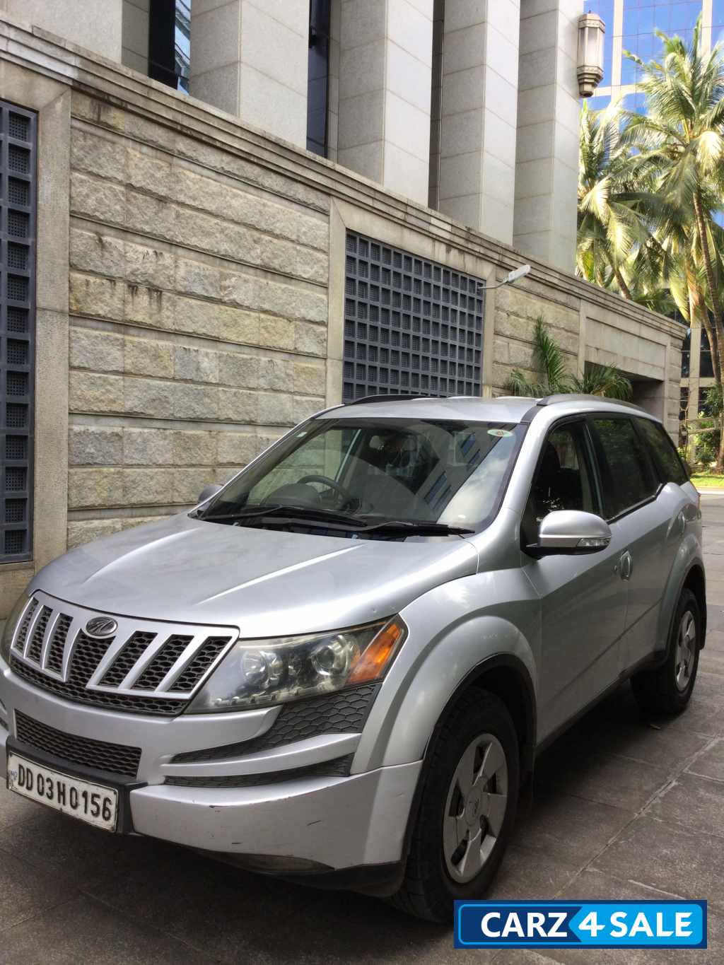 Dazzling Silver Mahindra XUV 500 W6
