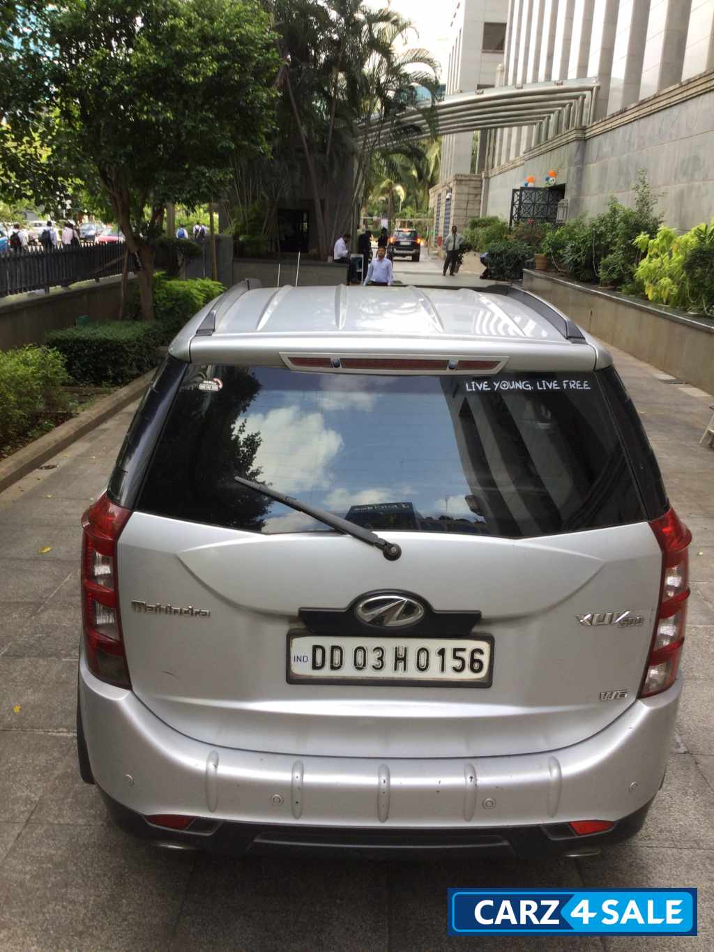 Dazzling Silver Mahindra XUV 500 W6