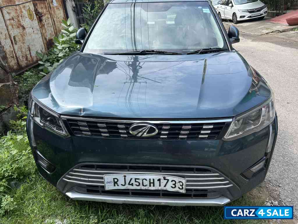 Aquamarine Mahindra XUV300 W8