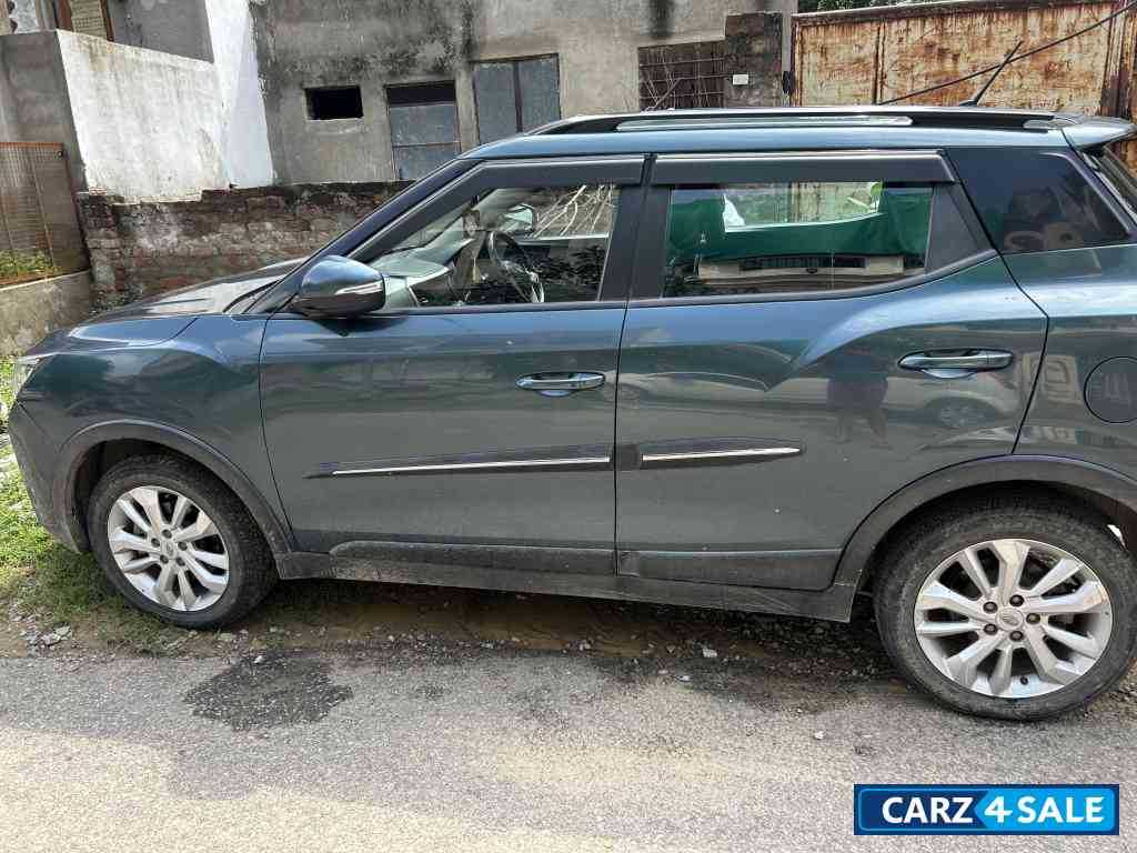 Aquamarine Mahindra XUV300 W8