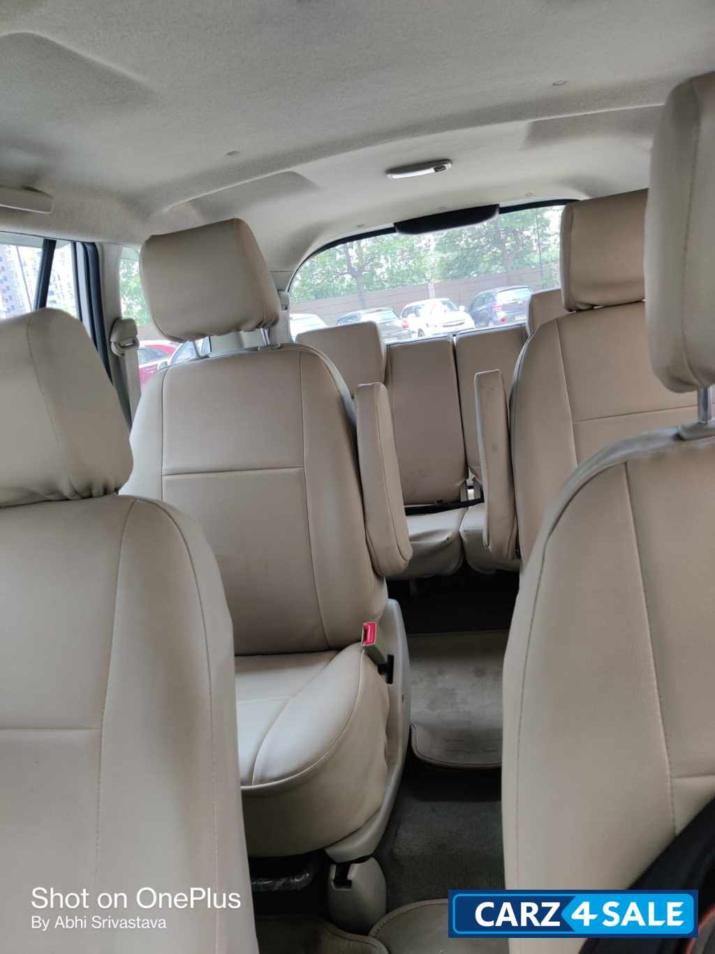 Silver Grey Toyota Innova VX Silver Grey Toyota Innova VX