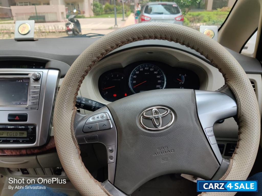 Silver Grey Toyota Innova VX Silver Grey Toyota Innova VX