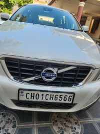 White Volvo XC60 Kinetic D5