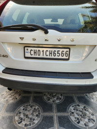 White Volvo XC60 Kinetic D5