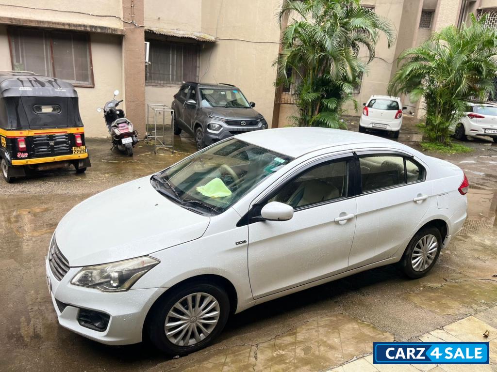 Pearl Snow White Maruti Suzuki Ciaz VDi+ SHVS