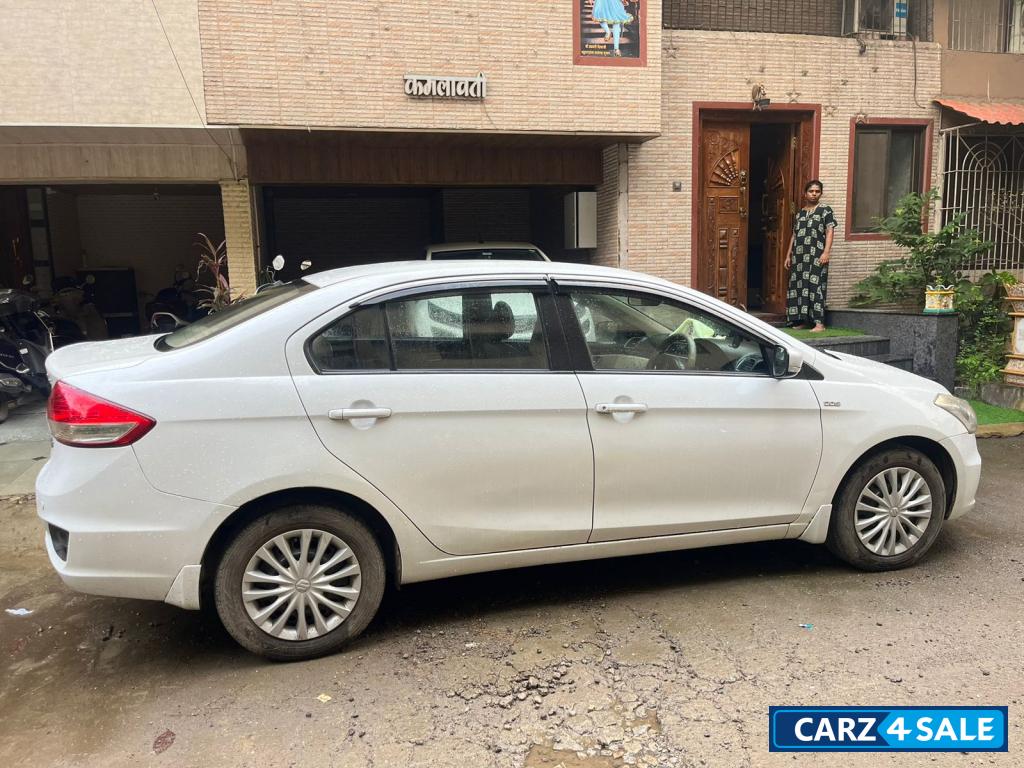 Pearl Snow White Maruti Suzuki Ciaz VDi+ SHVS