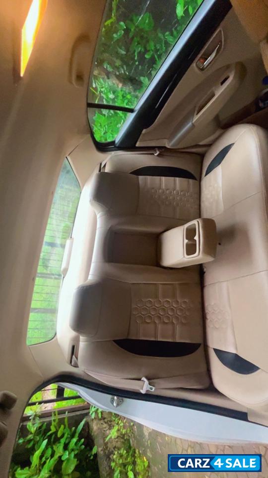 Pearl Snow White Maruti Suzuki Ciaz VDi+ SHVS