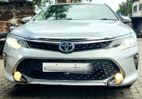 Silver Toyota Camry Hybrid 2.5