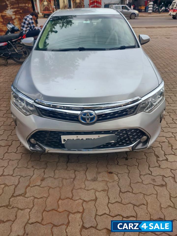 Silver Toyota Camry Hybrid 2.5 Silver Toyota Camry Hybrid 2.5