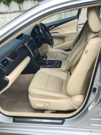 Silver Toyota Camry Hybrid 2.5