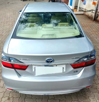 Silver Toyota Camry Hybrid 2.5