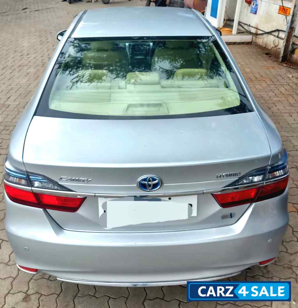 Silver Toyota Camry Hybrid 2.5 Silver Toyota Camry Hybrid 2.5