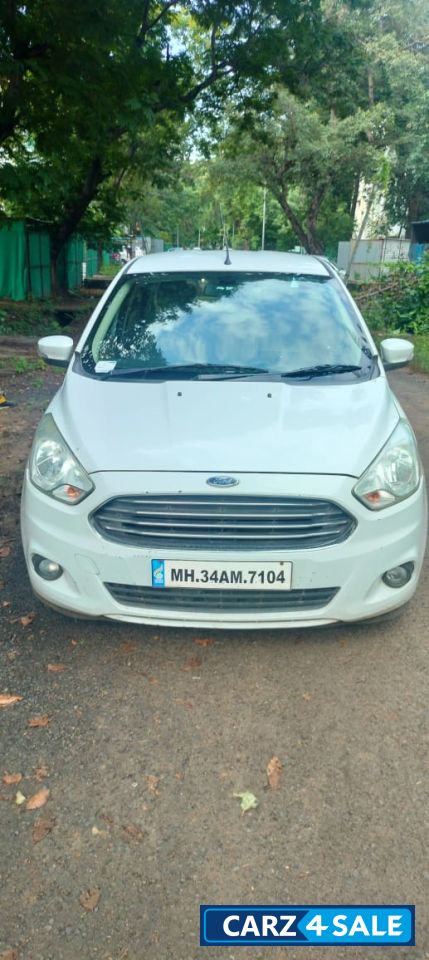 White Ford Aspire Titanium 1.2 petrol