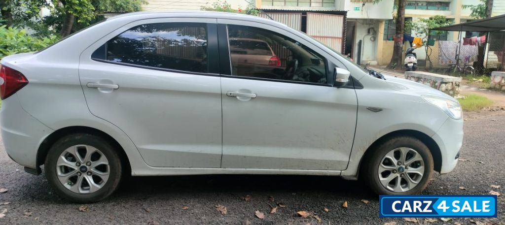 White Ford Aspire Titanium 1.2 petrol
