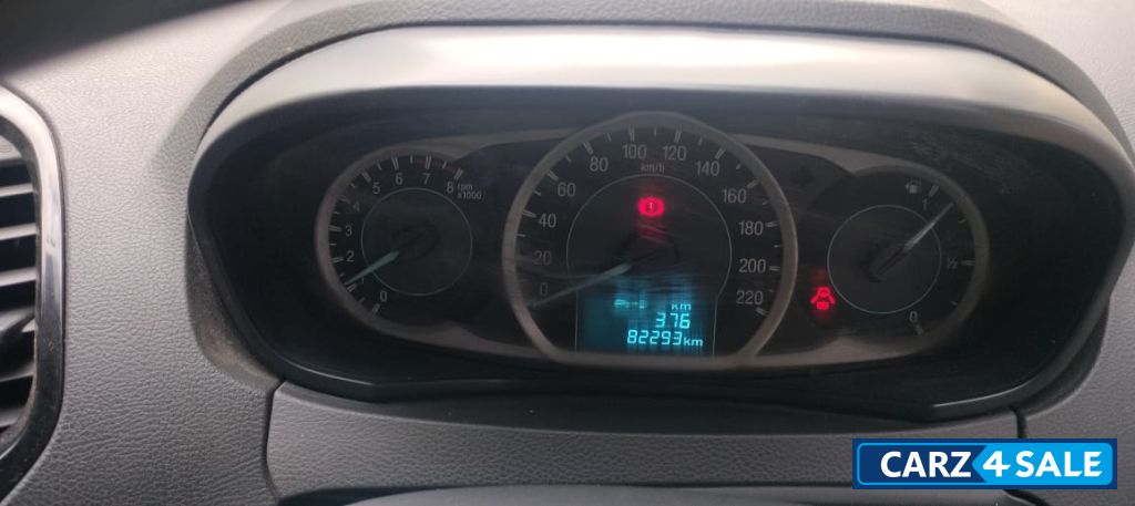 White Ford Aspire Titanium 1.2 petrol