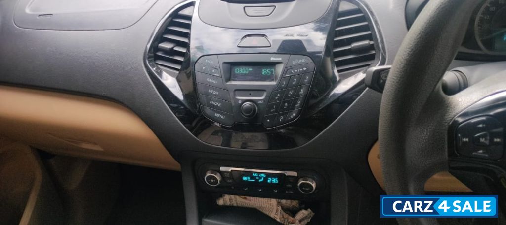 White Ford Aspire Titanium 1.2 petrol