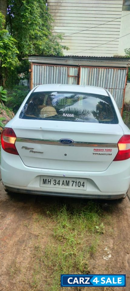 White Ford Aspire Titanium 1.2 petrol