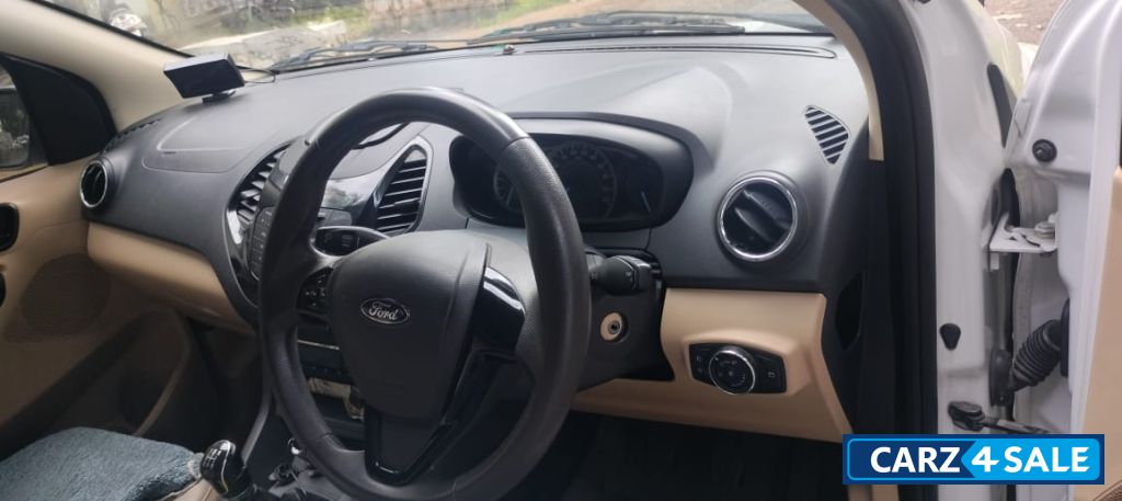 White Ford Aspire Titanium 1.2 petrol