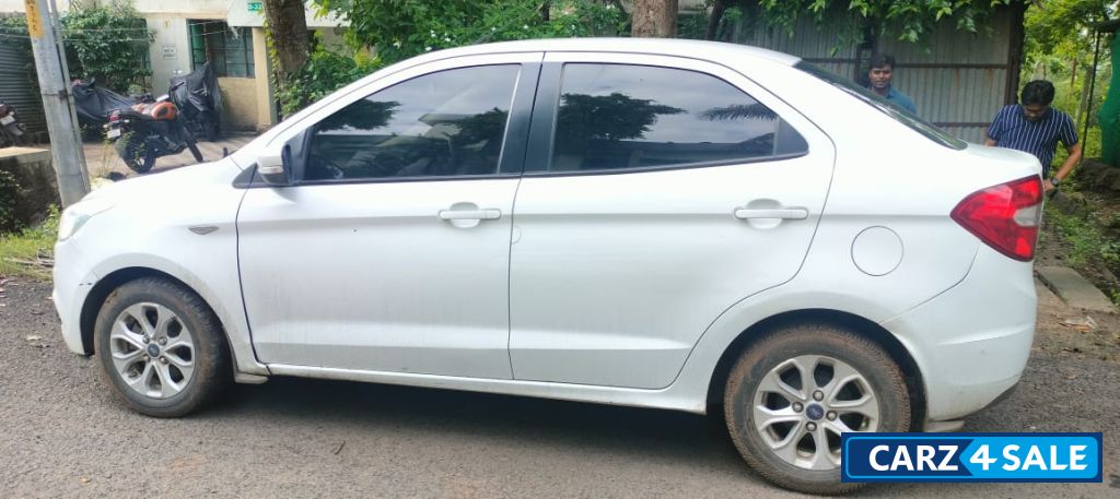 White Ford Aspire Titanium 1.2 petrol