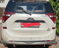 Perl White Mahindra XUV 500 w7 AT