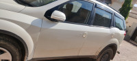Perl White Mahindra XUV 500 w7 AT