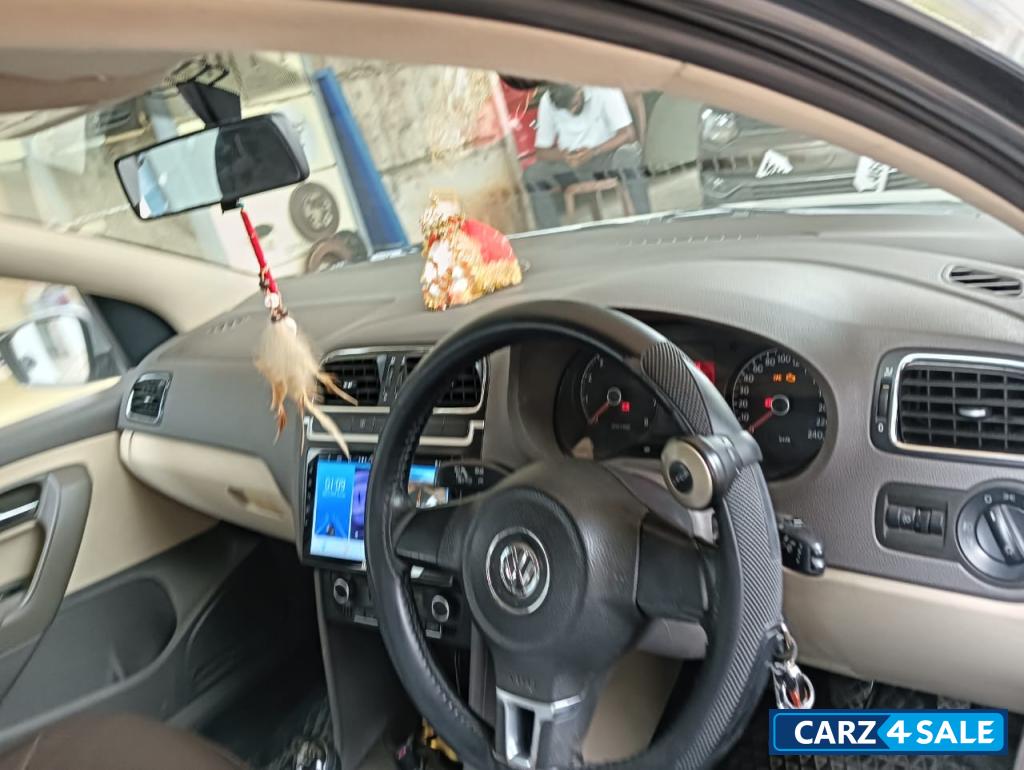 Volkswagen Vento 1.6 high line petrol mt